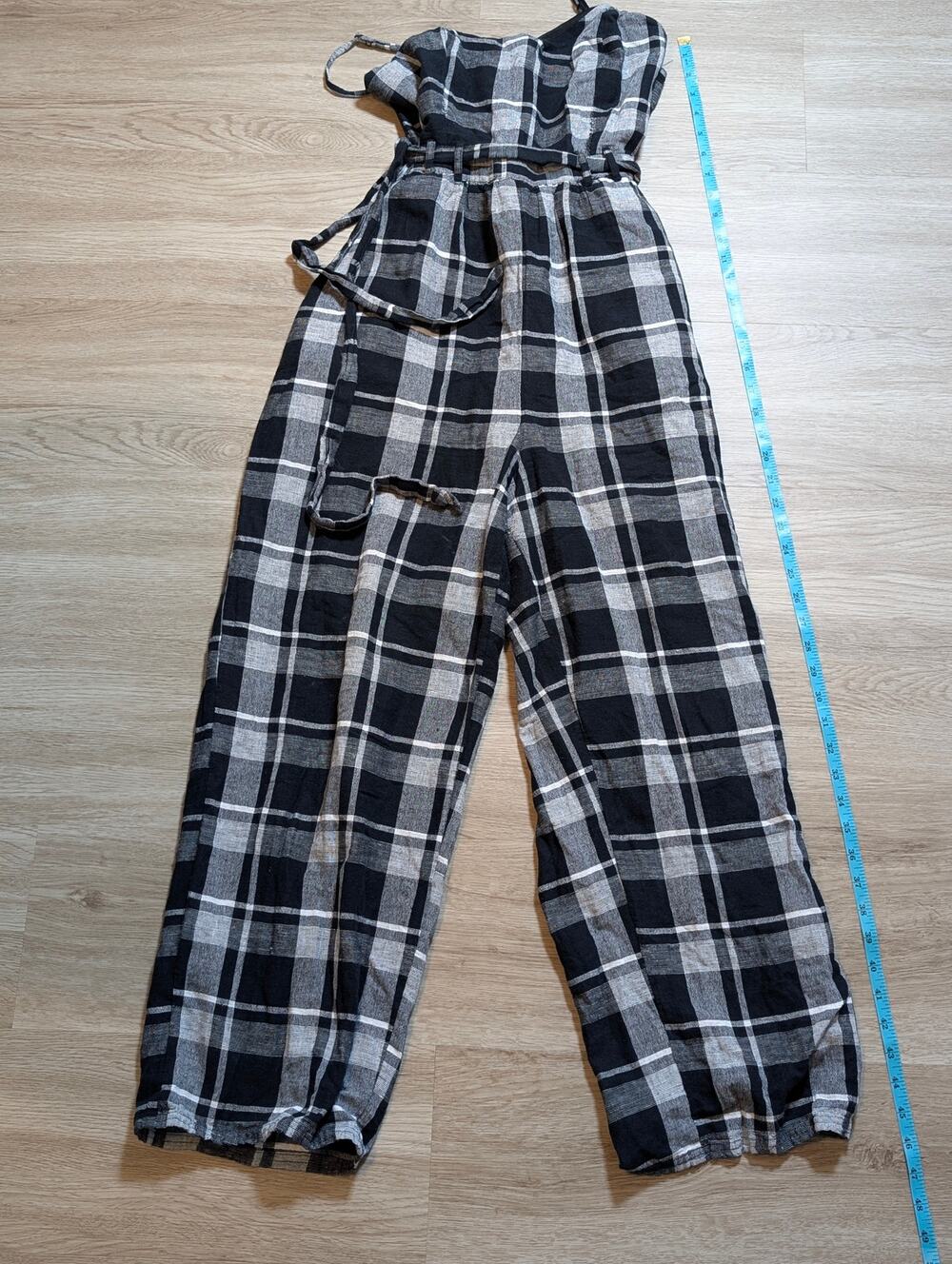 American Eagle Womens Medium Plaid Wide Leg Jumpsuit Belted Black Gray Romper
